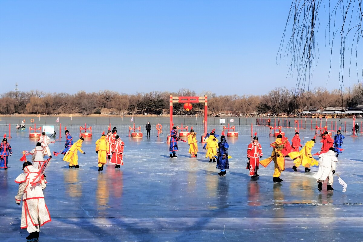 北京の円明園で春節イベント　清の時代の氷上スポーツ「氷嬉」が人気に