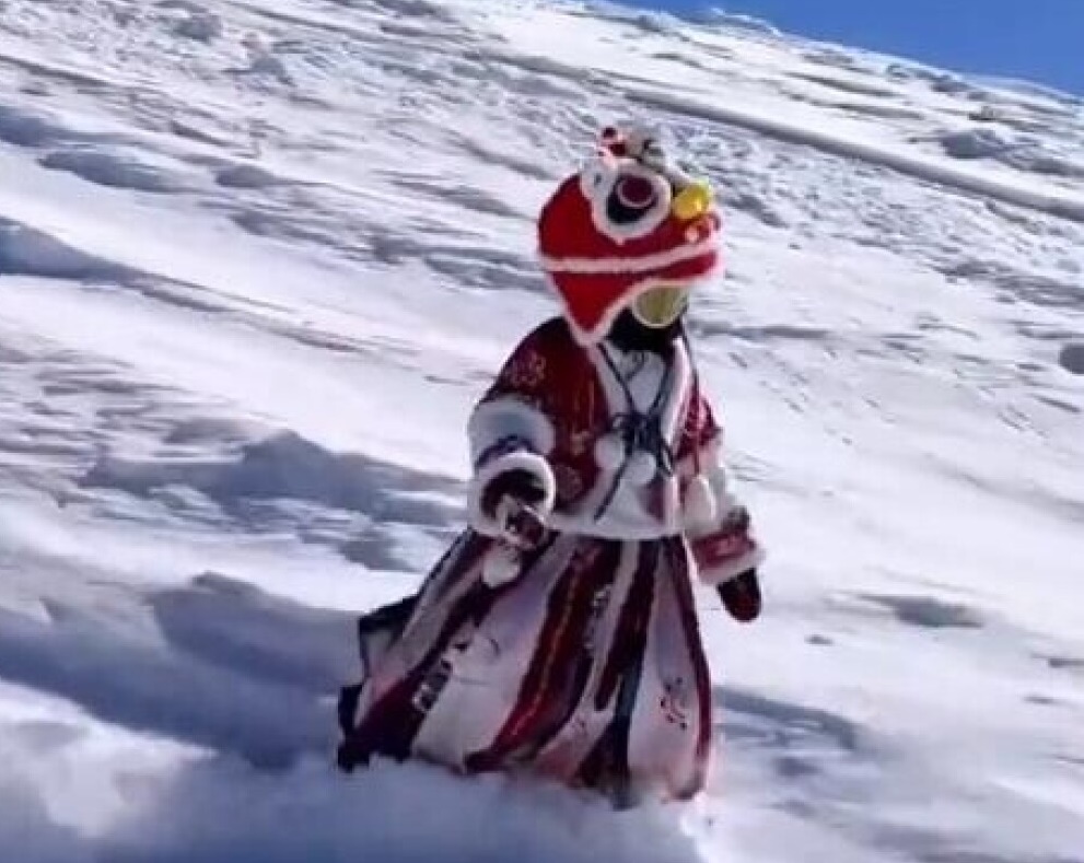 颯爽と雪の上を滑る4歳のスノーボーダーが「かっこよすぎ！」と話題に